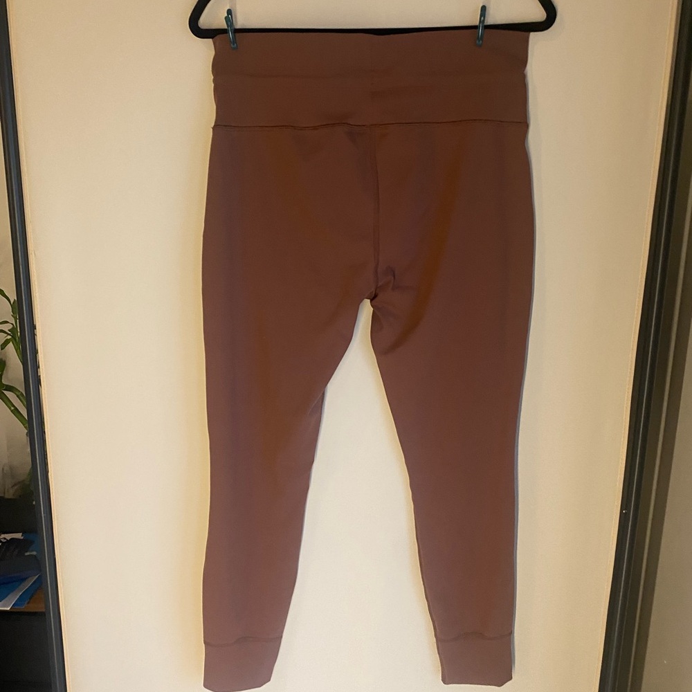 Vuori Daily Legging - brown - WORN ONCE - Picture 3 of 3